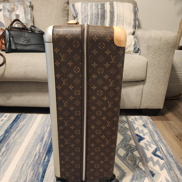 Louis Vuitton - Picture 6 of 12